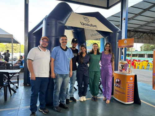 Alunos de Medicina Veterinária participam do "Integração no Bairro" na Funel